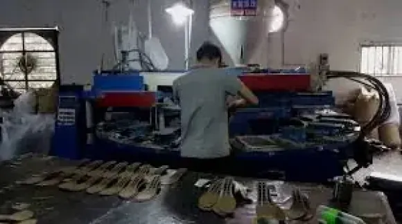 Dép EVA Siêu Nhẹ Là Gì? Vì Sao Đang Bán Chạy Nhất Thị Trường?